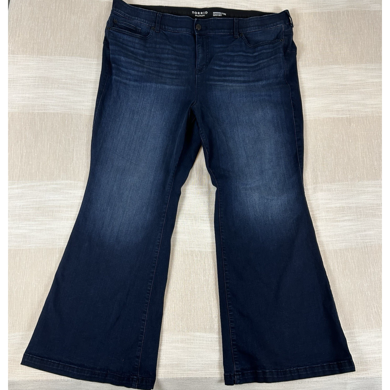Torrid Jeans Women's Size 28r Bombshell Flare Super Soft Jeans Retro Wide Leg